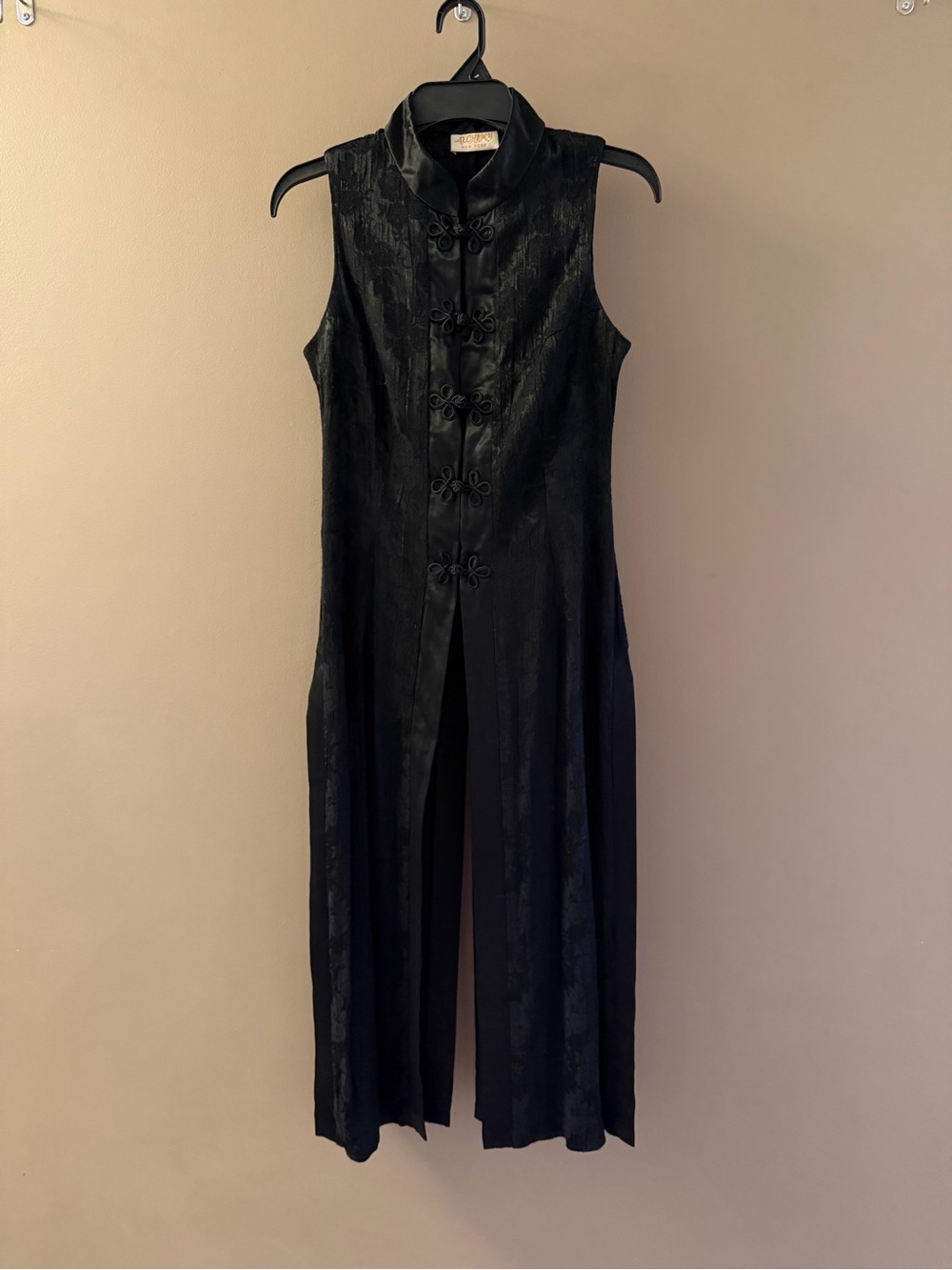 Sleeveless Black Brocade Mandarin Collar Frog-button Top with Wide-leg Pants